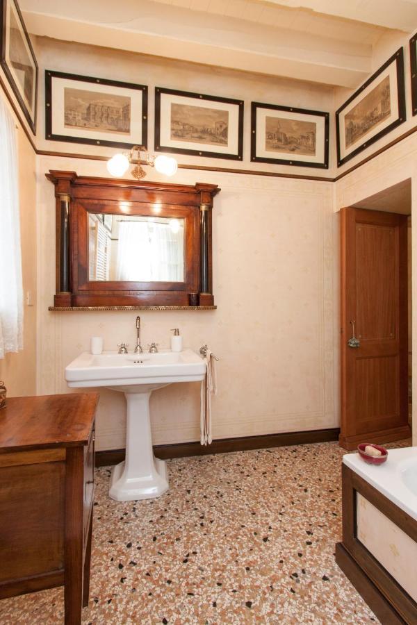 Explore Venice From A Sophisticated Hideaway In San Polo ภายนอก รูปภาพ