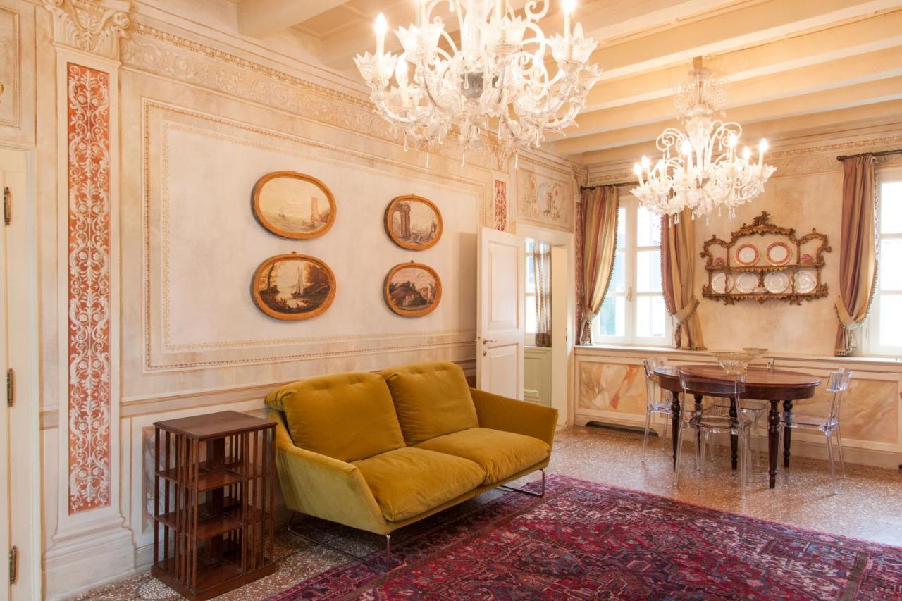 Explore Venice From A Sophisticated Hideaway In San Polo ภายนอก รูปภาพ
