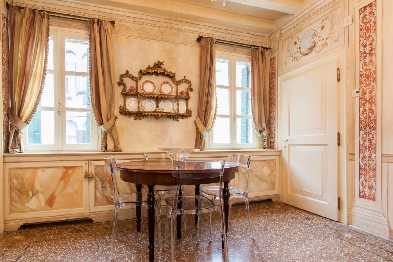 Explore Venice From A Sophisticated Hideaway In San Polo ภายนอก รูปภาพ