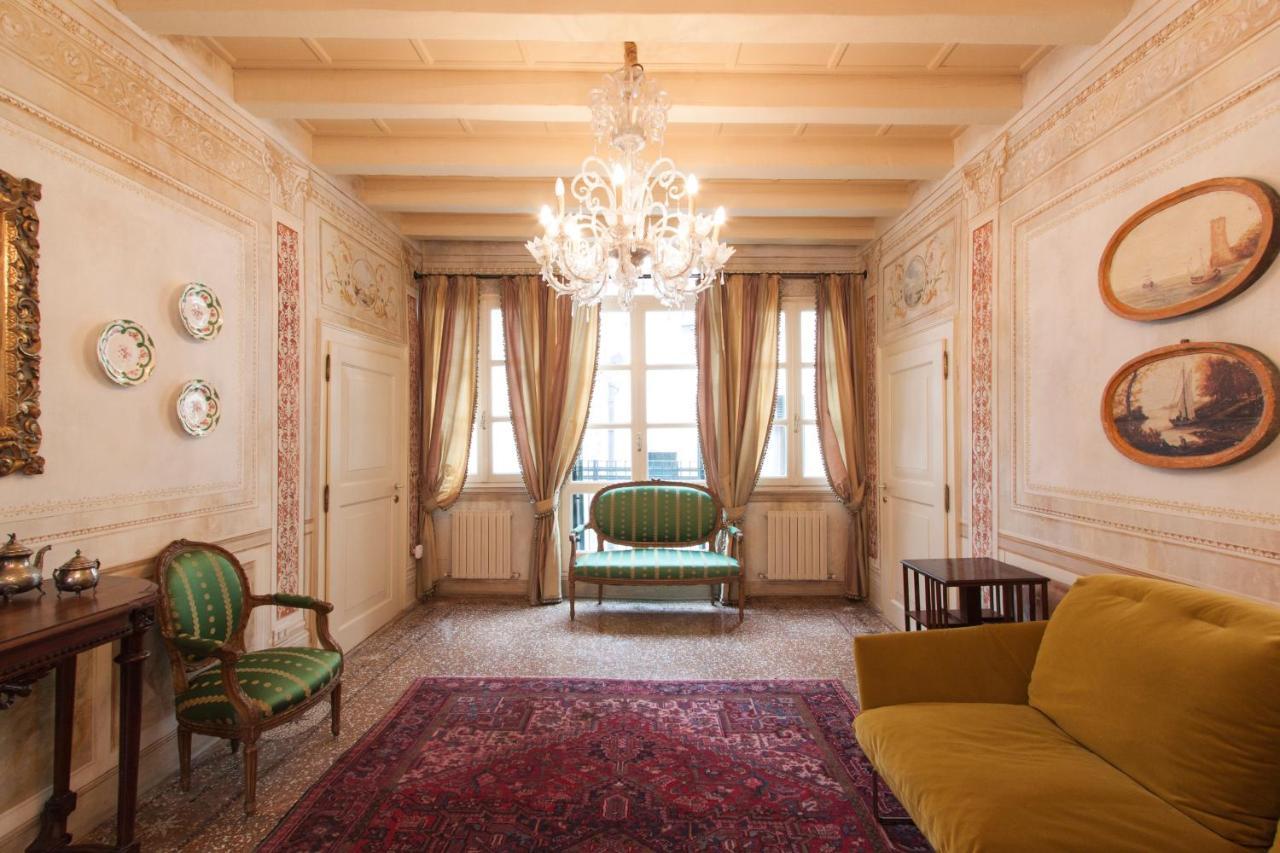 Explore Venice From A Sophisticated Hideaway In San Polo ภายนอก รูปภาพ