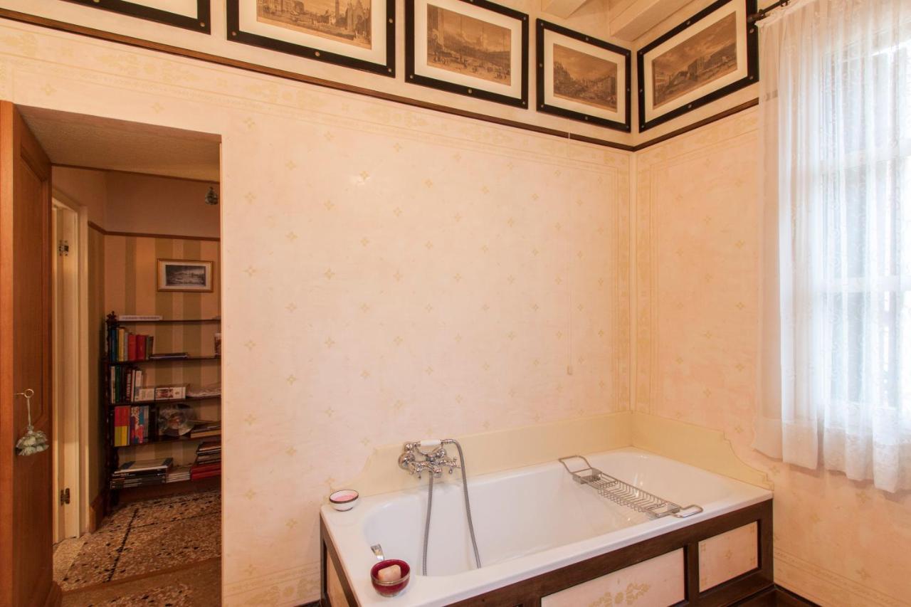 Explore Venice From A Sophisticated Hideaway In San Polo ภายนอก รูปภาพ