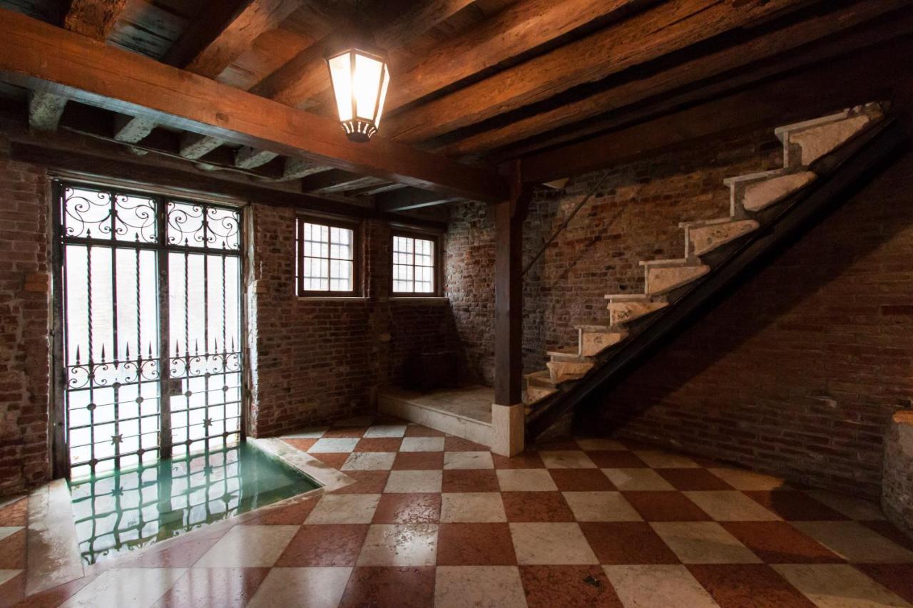 Explore Venice From A Sophisticated Hideaway In San Polo ภายนอก รูปภาพ