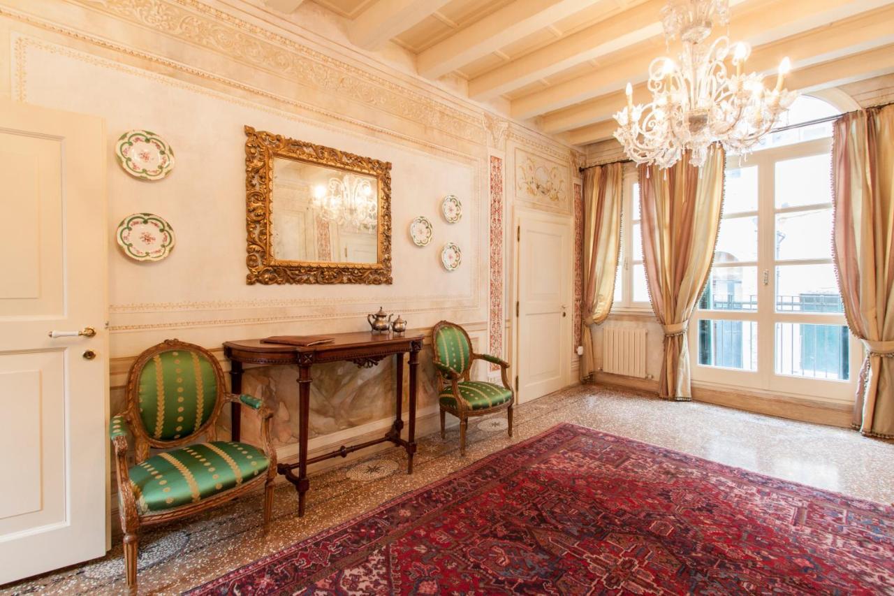 Explore Venice From A Sophisticated Hideaway In San Polo ภายนอก รูปภาพ