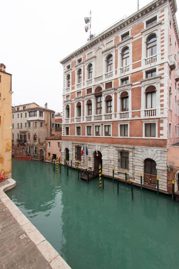 Explore Venice From A Sophisticated Hideaway In San Polo ภายนอก รูปภาพ