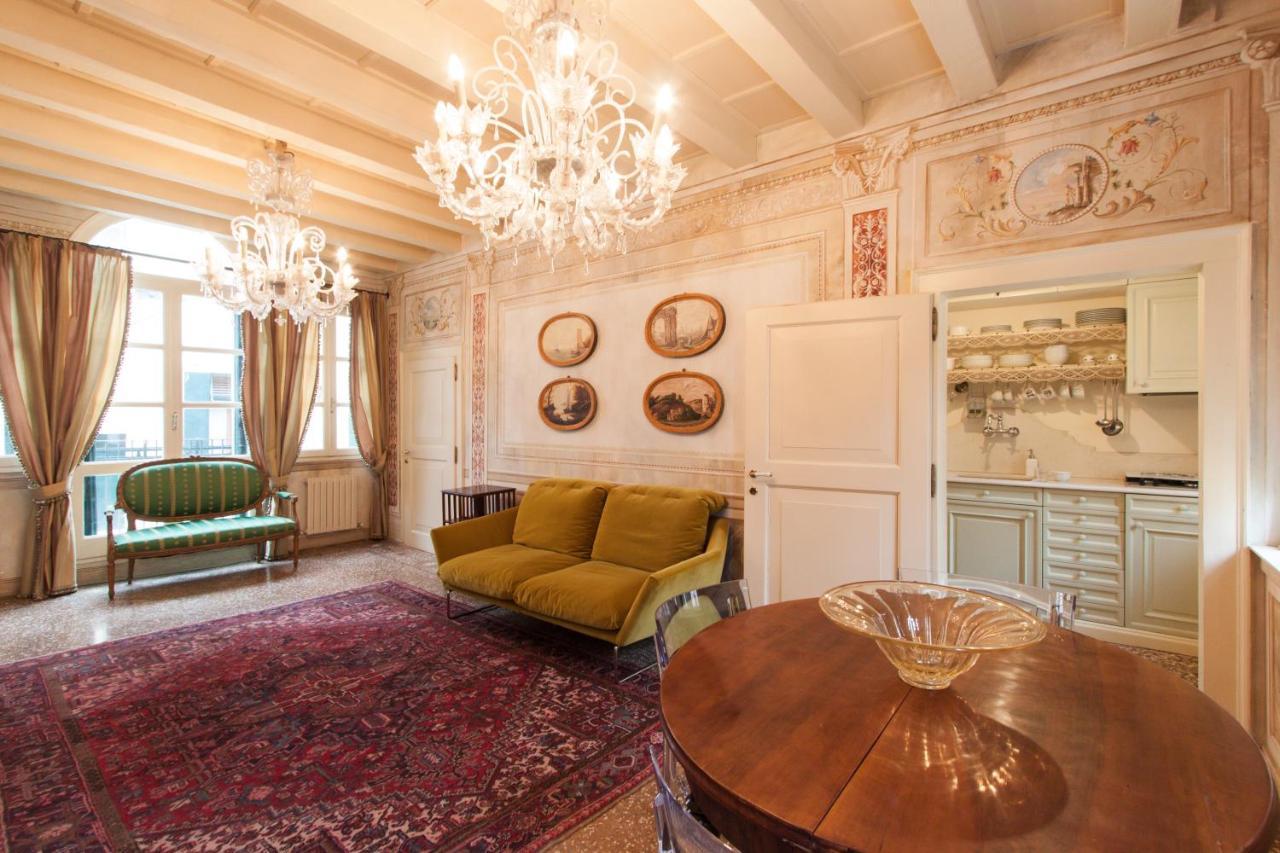 Explore Venice From A Sophisticated Hideaway In San Polo ภายนอก รูปภาพ